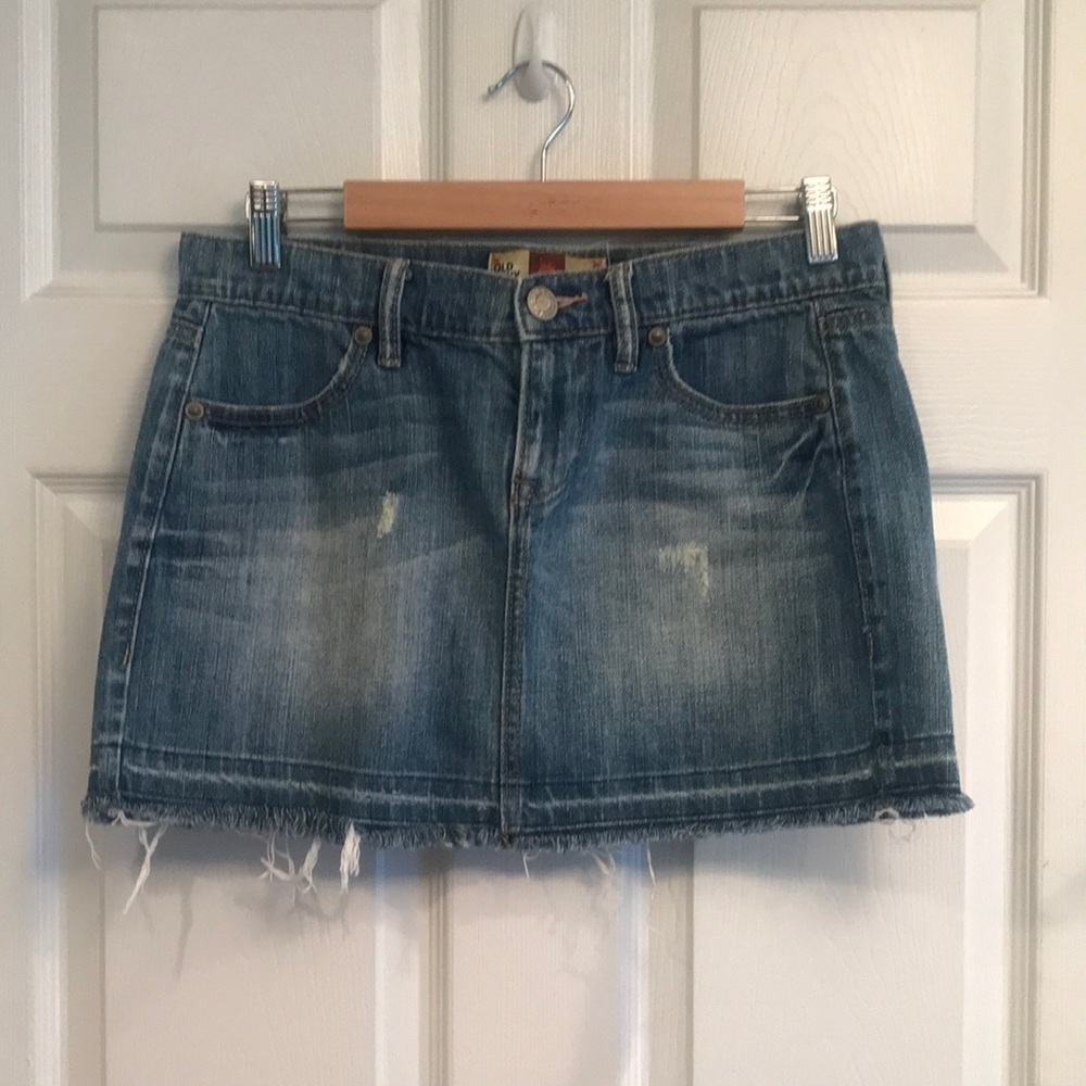 Old Navy brand size 6 ultra low waist stretch fabric distressed Jean skirt